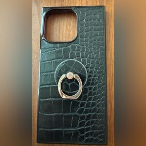 Flaunt Iphone 15 max phone case - used with phone ring attached.